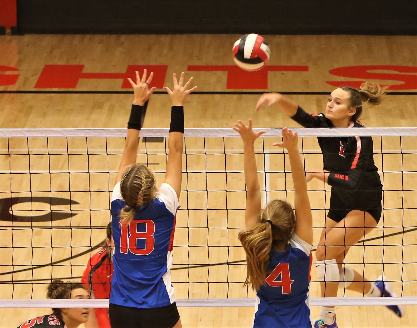 101821-qc-spt-cam-assum vball10.jpg